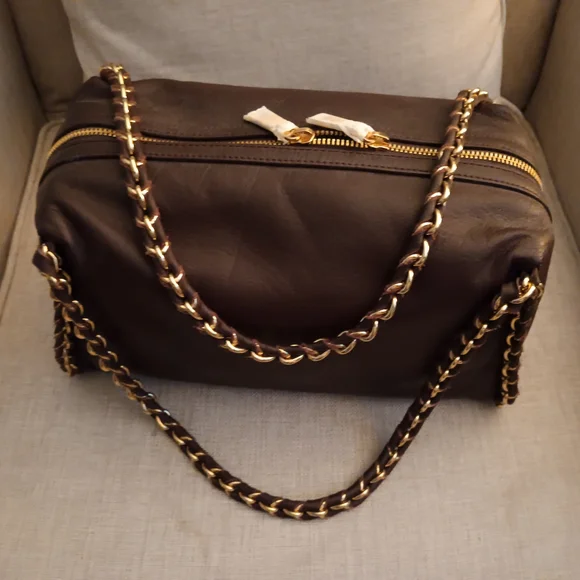 Elegant Dark Brown Leather Handbag with Gold Chain - Picture 3 of 6